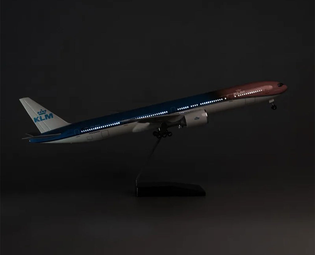 KLM Royal Dutch Airlines Boeing 777 with LED - Scale 1:160 (47 cm / 18.5 in)