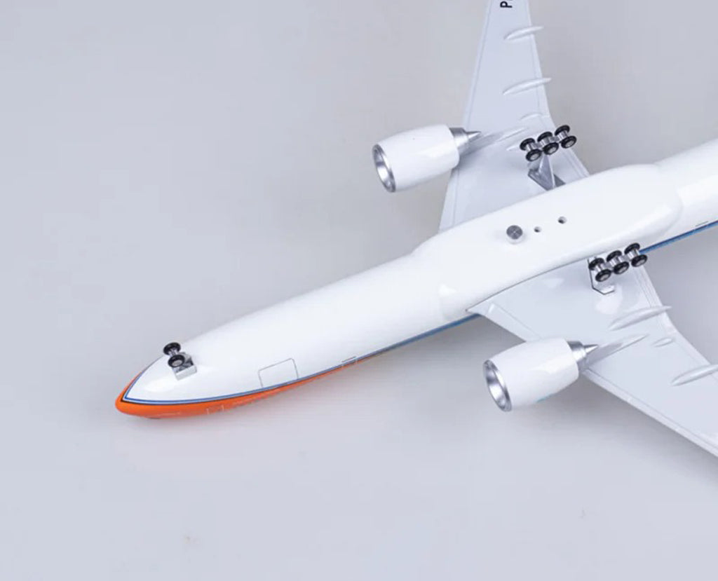 KLM Royal Dutch Airlines Boeing 777 with LED - Scale 1:160 (47 cm / 18.5 in)