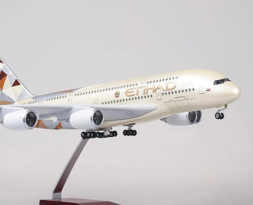 Etihad Airbus A380 – Scale 1:160 with LED (46 cm / 18.5 in)