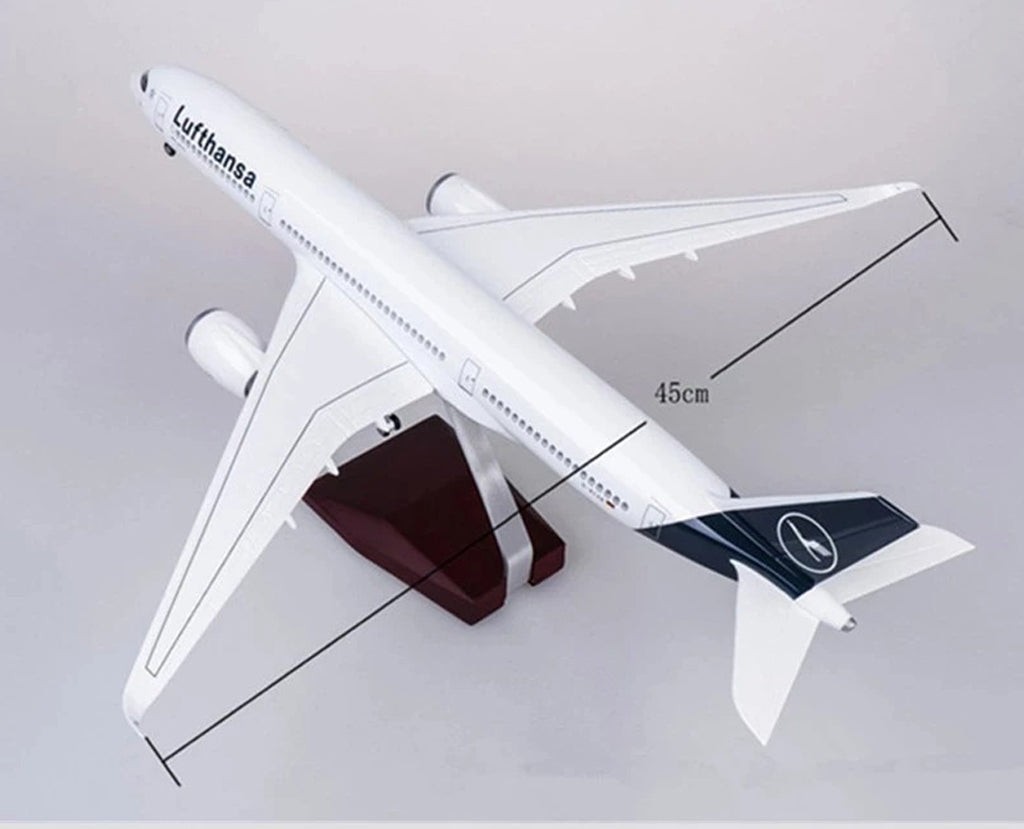Lufthansa Airbus A350 with LED - Scale 1:160 (46 cm / 18.5 in)