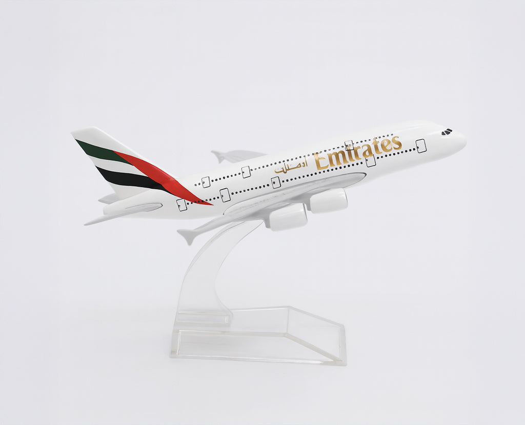 Emirates Airbus A380 - Scale 1:400 (16 cm / 6.3 in)