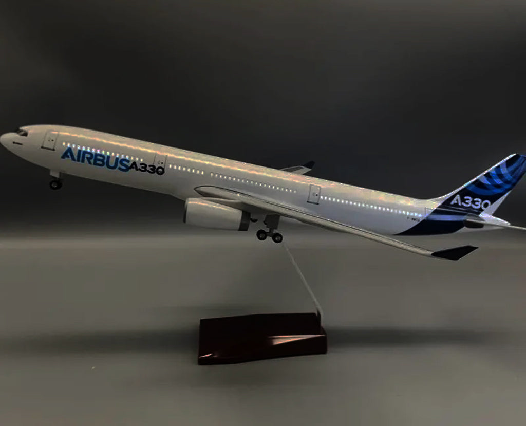 Airbus Prototype A330 with LED - Scale 1:160 (47 cm / 18.5 in)