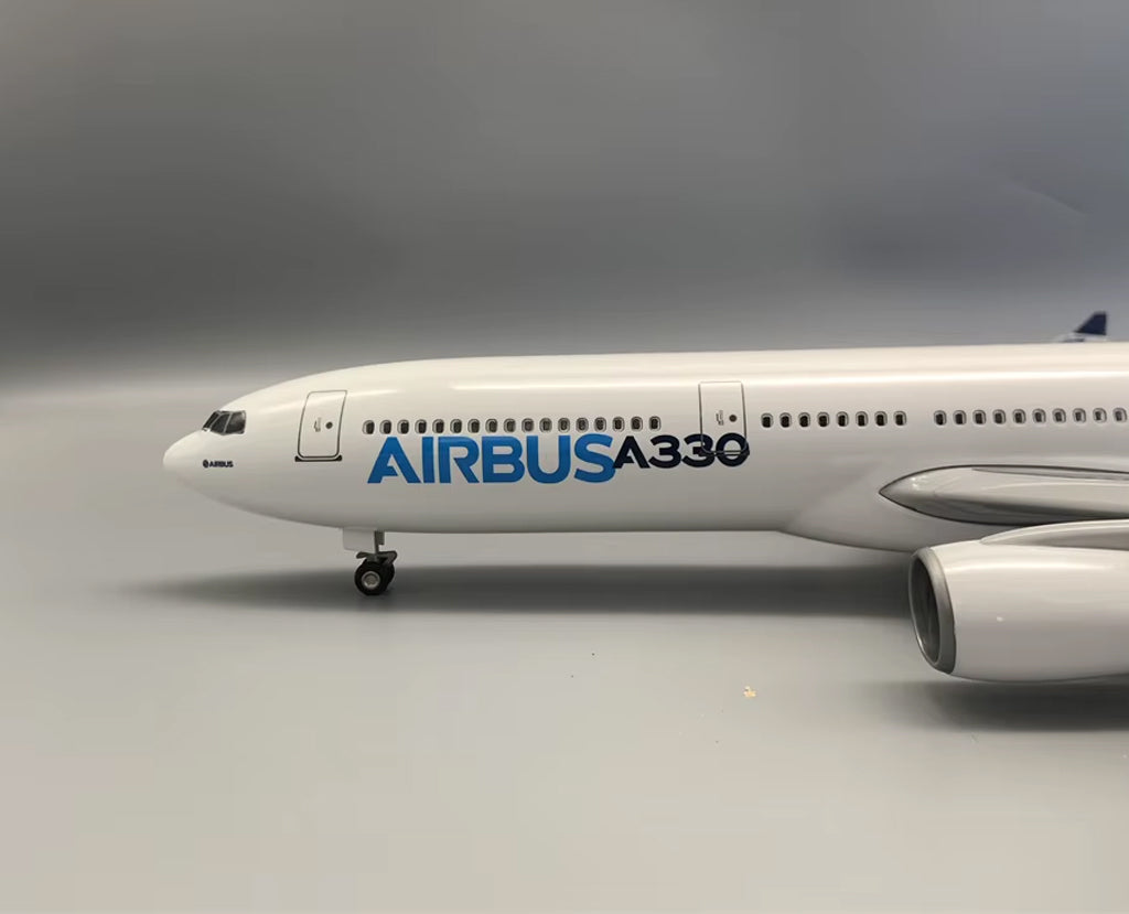 Airbus Prototype A330 with LED - Scale 1:160 (47 cm / 18.5 in)