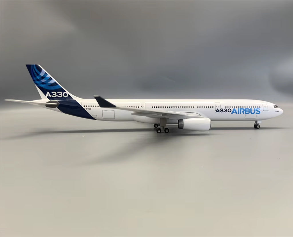 Airbus Prototype A330 with LED - Scale 1:160 (47 cm / 18.5 in)