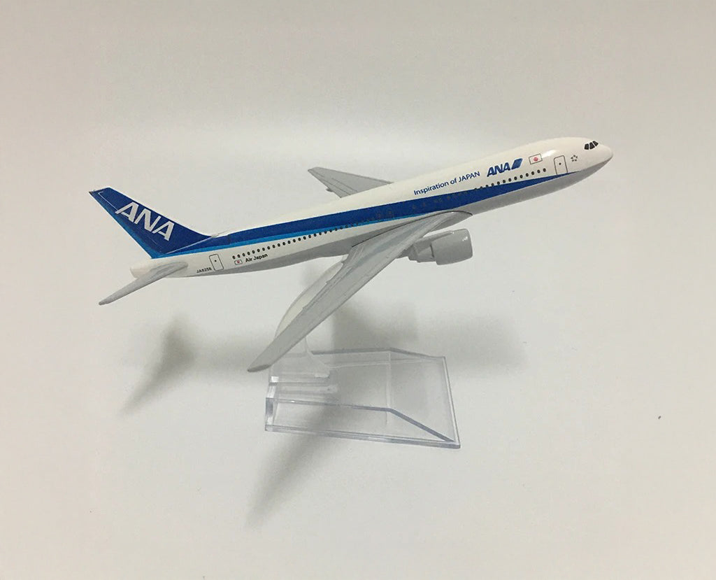 ANA Airlines Boeing 777 - Scale 1:400 (16 cm / 6.3 in)