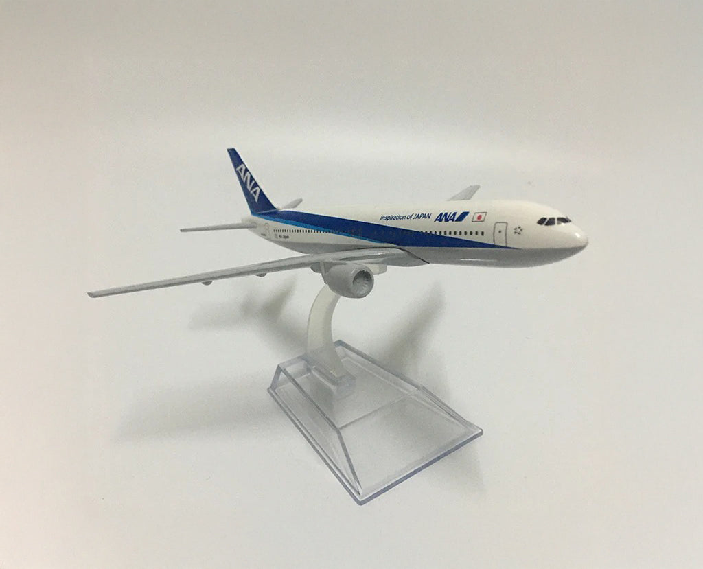 ANA Airlines Boeing 777 - Scale 1:400 (16 cm / 6.3 in)