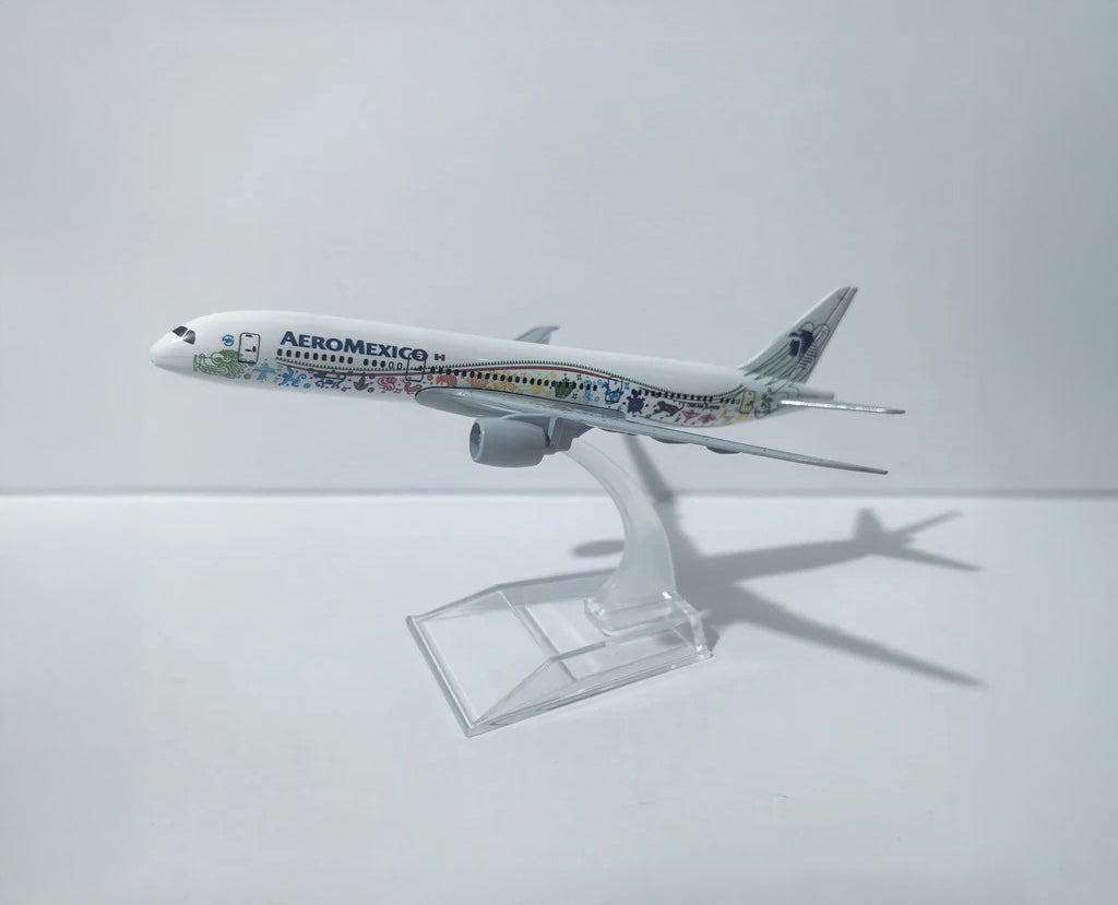 Aeromexico Boeing 787 - Scale 1:400 (16 cm / 6.3 in)
