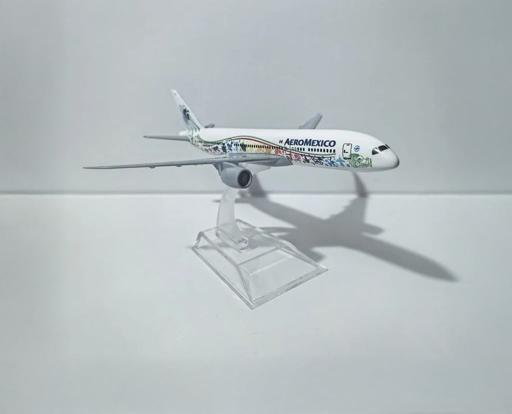 Aeromexico Boeing 787 - Scale 1:400 (16 cm / 6.3 in)