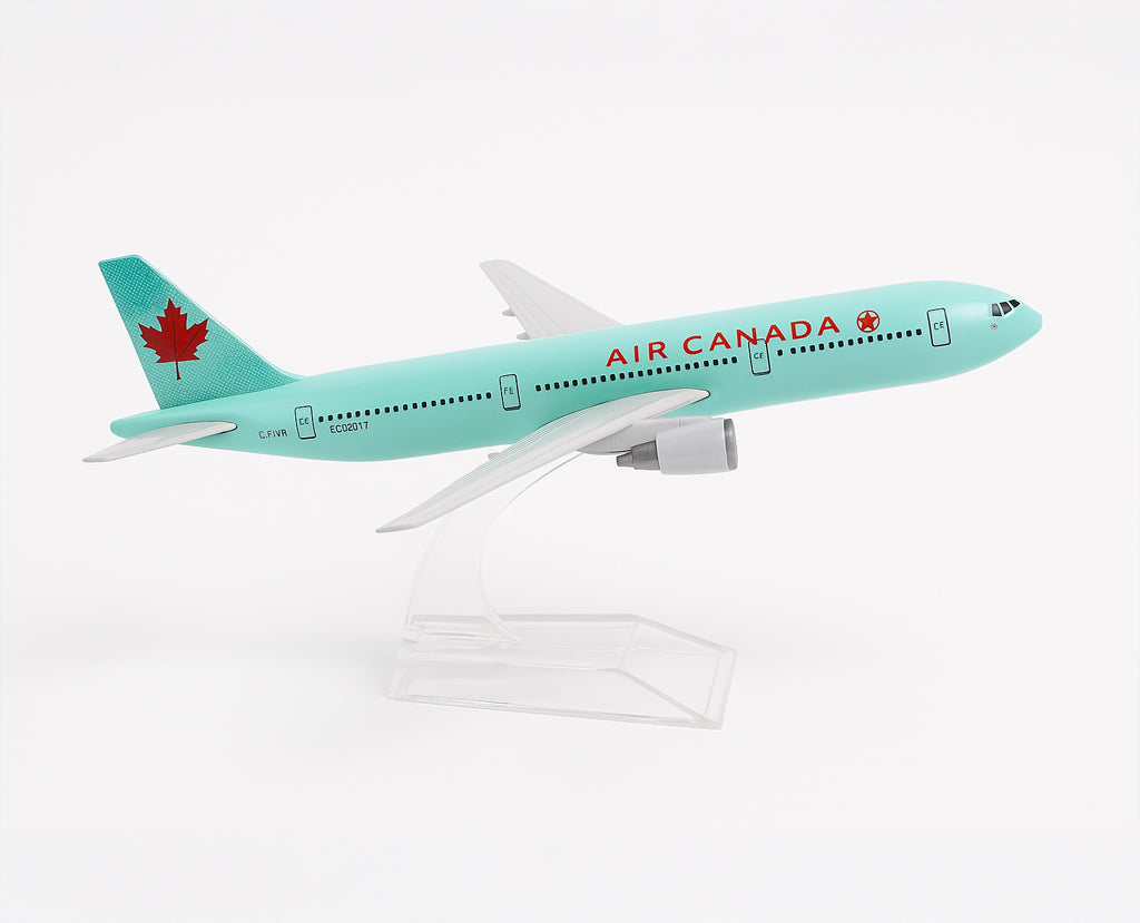 Air Canada Boeing 777 - Scale 1:400 (16 cm / 6.3 in)