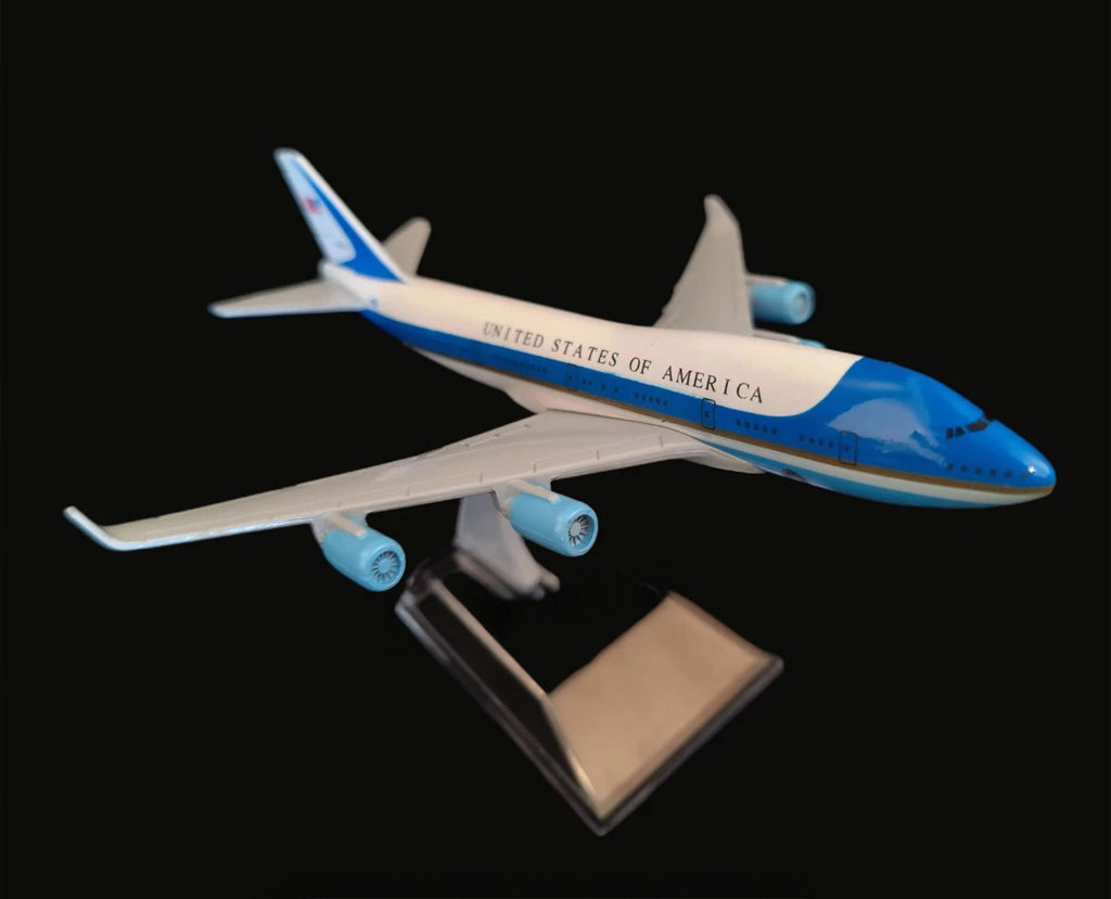 U.S. Air Force One Boeing 747 - Scale 1:400 (16 cm / 6.3 in)
