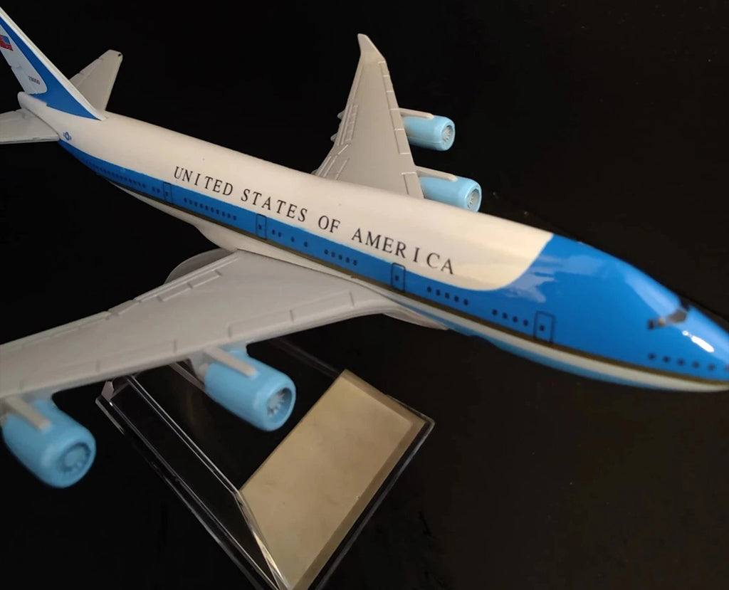 U.S. Air Force One Boeing 747 - Scale 1:400 (16 cm / 6.3 in)