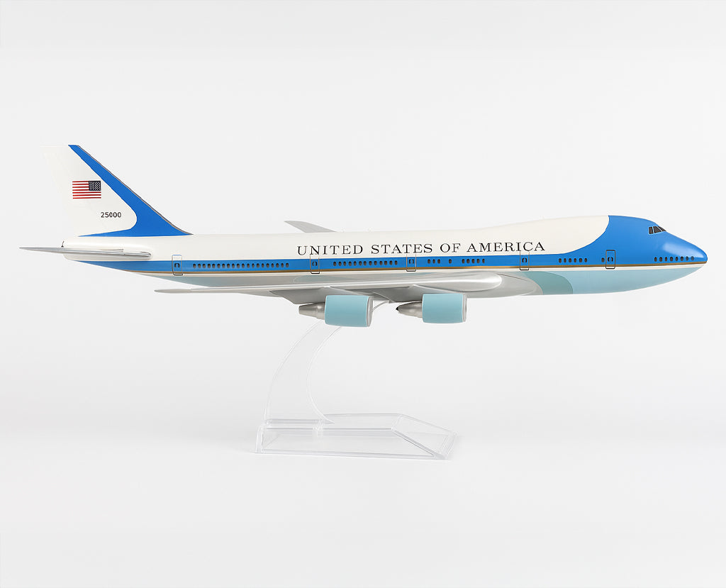 U.S. Air Force One Boeing 747 - Scale 1:400 (16 cm / 6.3 in)