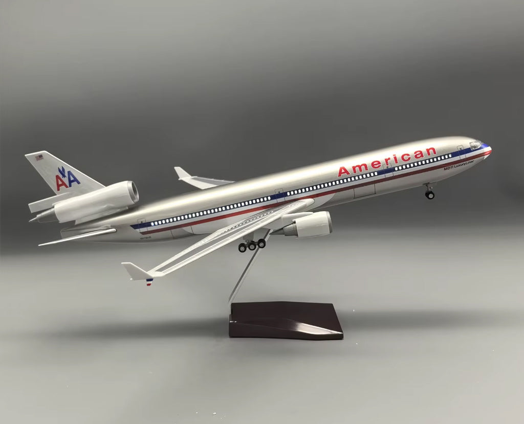 American Airlines McDonnell Douglas MD-11 with LED - Scale 1:130 (47 cm / 18.5 in)