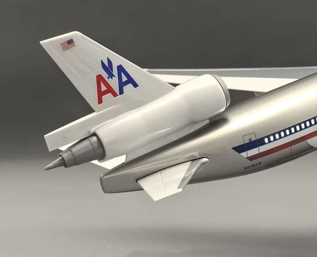 American Airlines McDonnell Douglas MD-11 with LED - Scale 1:130 (47 cm / 18.5 in)