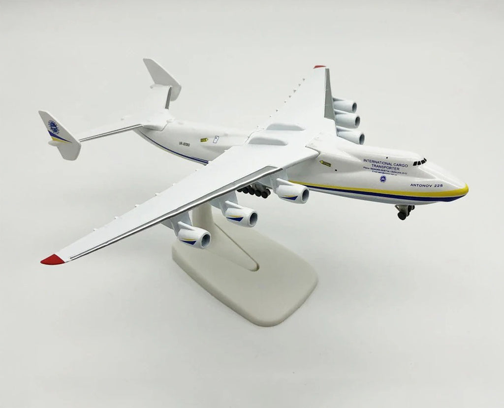 Antonov AN-225 - Scale 1:200 (20 cm / 7.8 in)