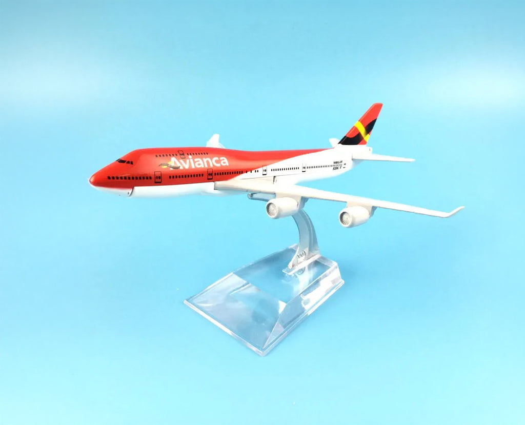 Avianca Colombia Boeing 747 - Scale 1:400 (16 cm / 6.3 in)