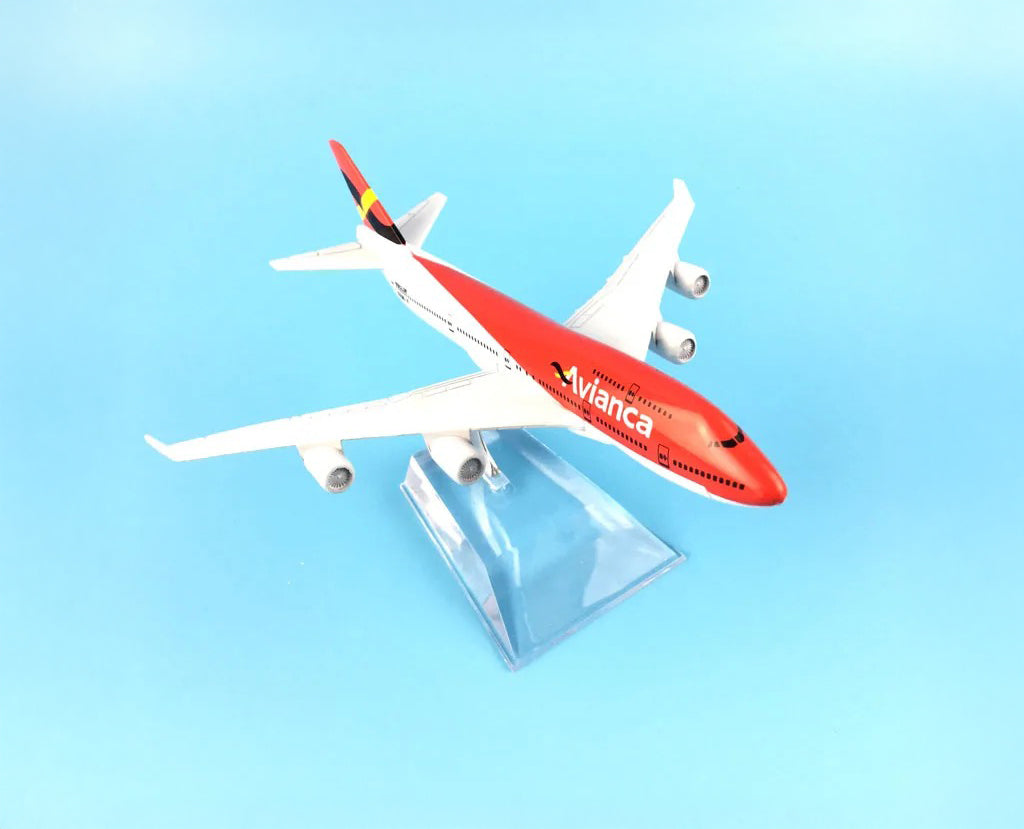 Avianca Colombia Boeing 747 - Scale 1:400 (16 cm / 6.3 in)