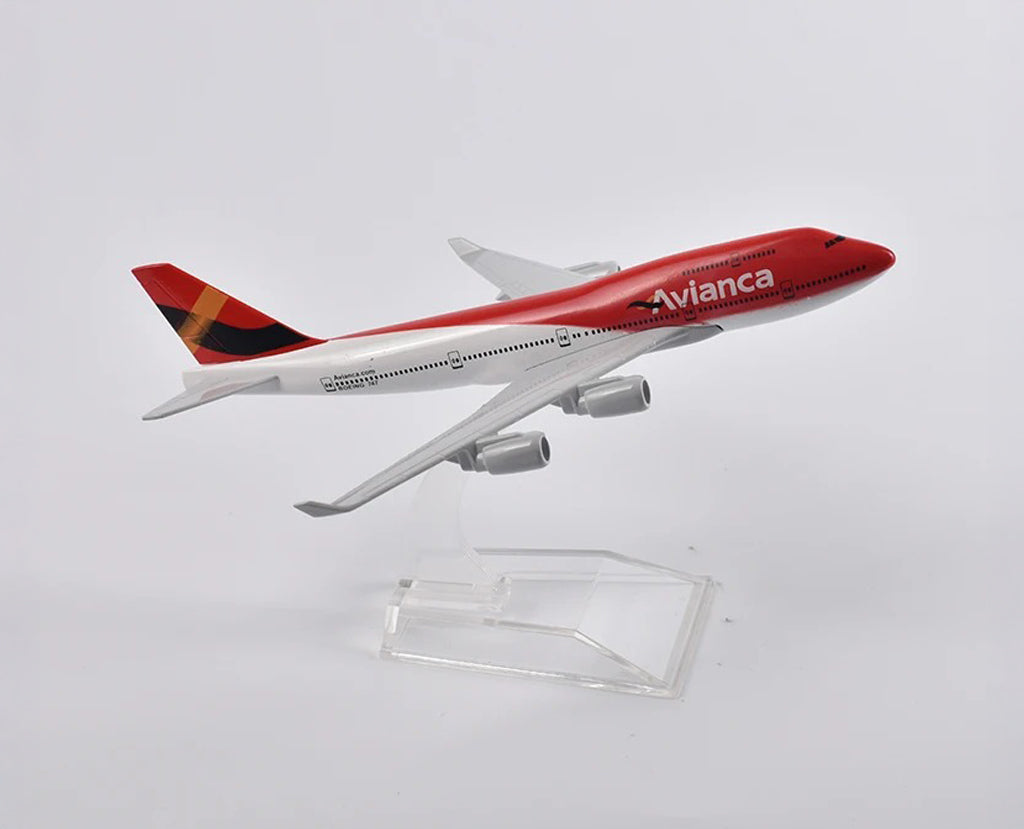 Avianca Colombia Boeing 747 - Scale 1:400 (16 cm / 6.3 in)