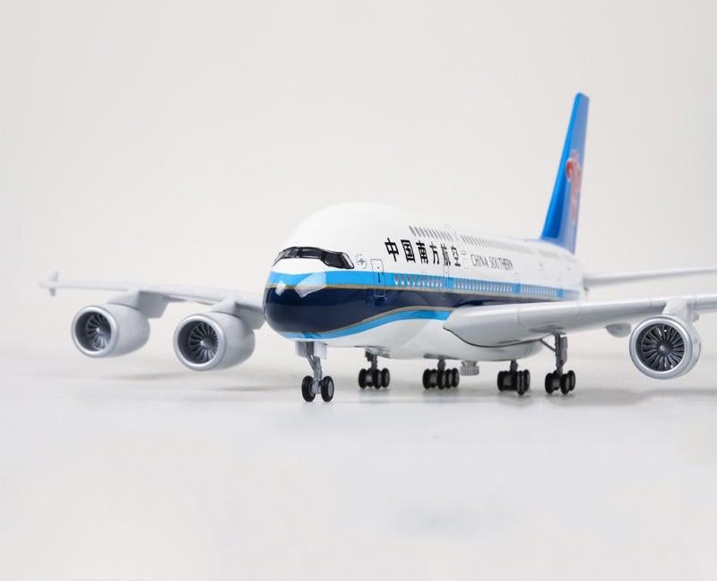 China Southern Airbus A380 with LED - Scale 1:160 (47 cm / 18.5 in)