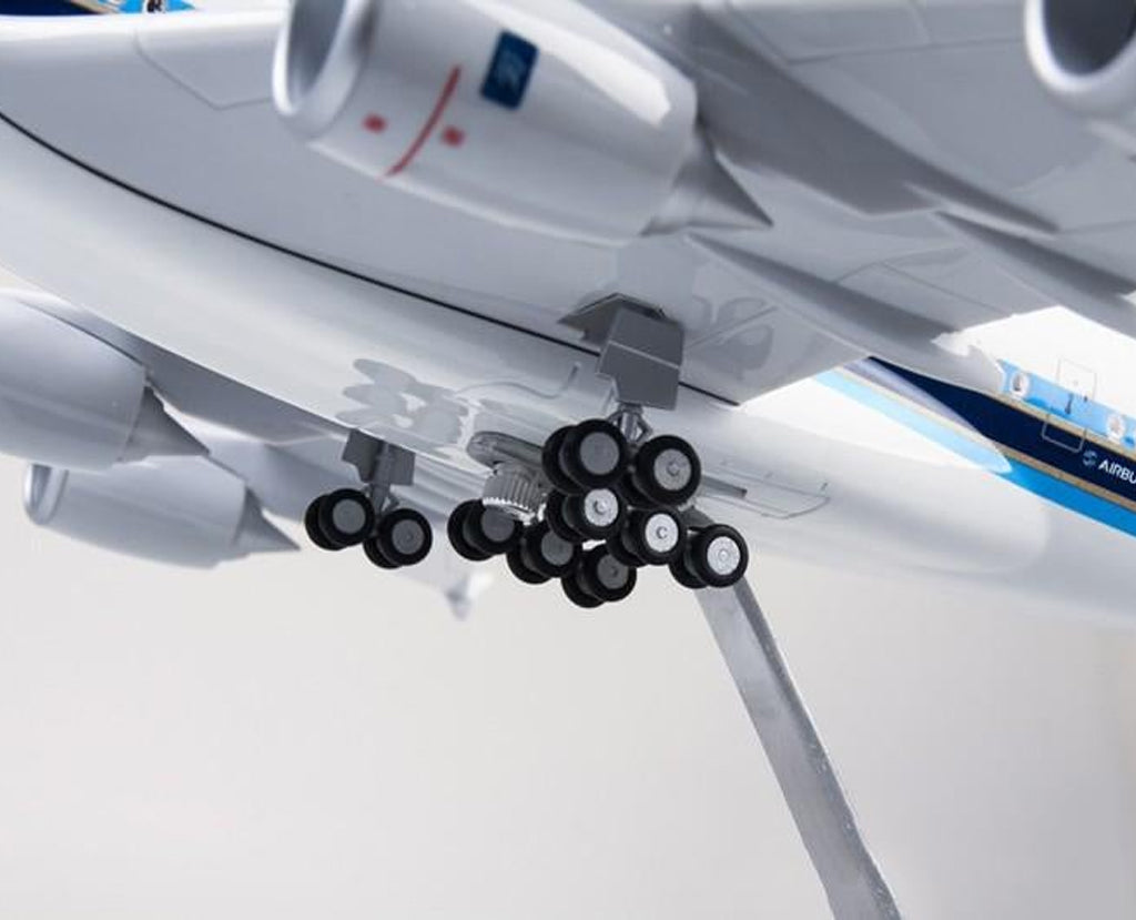 China Southern Airbus A380 with LED - Scale 1:160 (47 cm / 18.5 in)