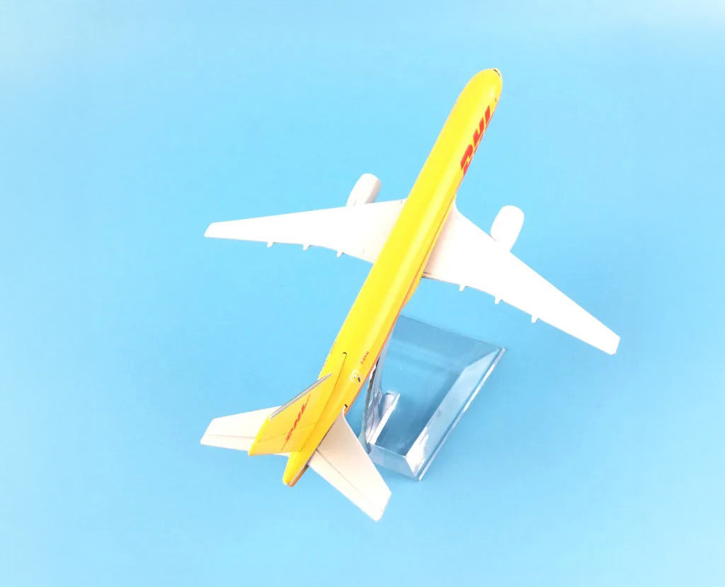 DHL Cargo Boeing 757 - Scale 1:400 (16 cm / 6.3 in)