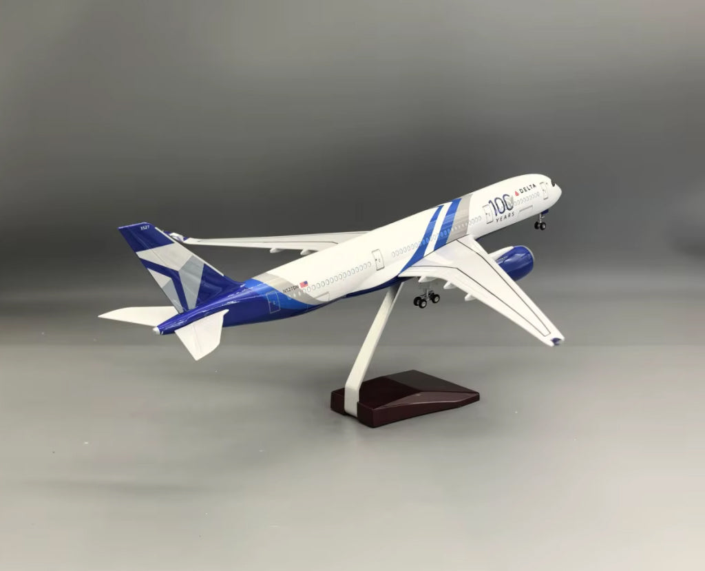 Delta 100 year anniversary Airbus A350 with LED - Scale 1:130 (47 cm / 18.5 in)
