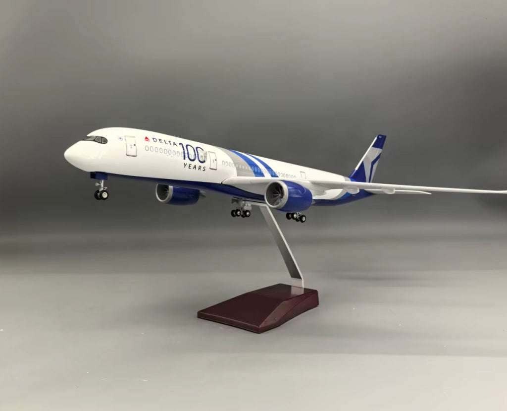 Delta 100 year anniversary Airbus A350 with LED - Scale 1:130 (47 cm / 18.5 in)