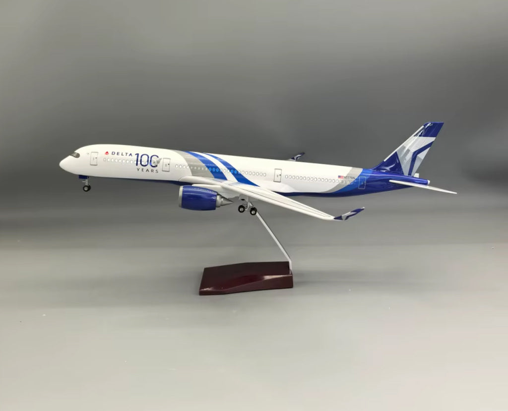 Delta 100 year anniversary Airbus A350 with LED - Scale 1:130 (47 cm / 18.5 in)