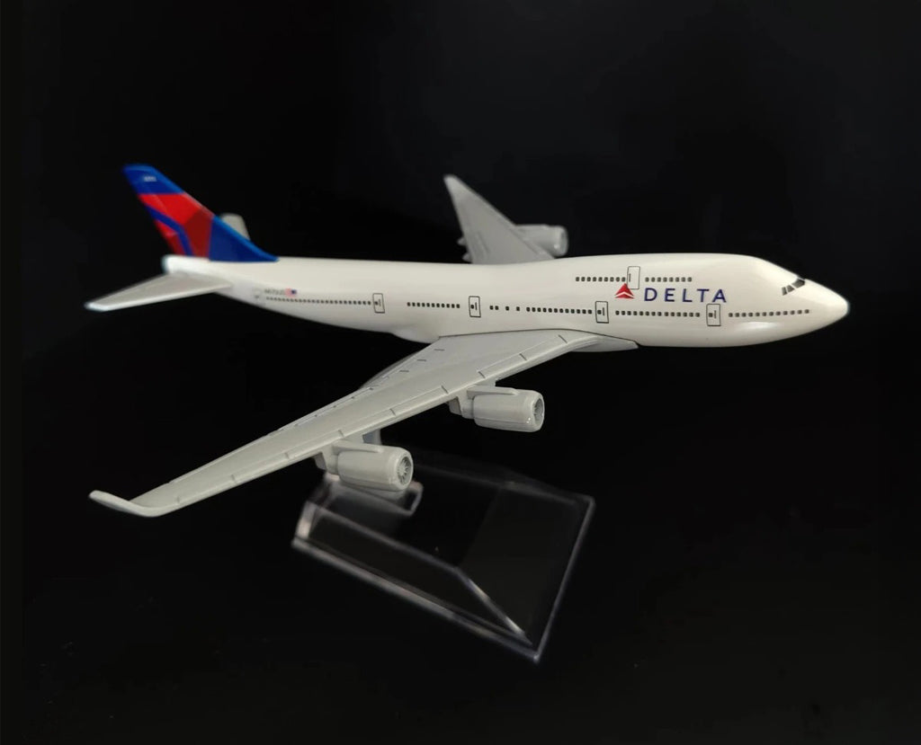 Delta Boeing 747 - Scale 1:400 (16 cm / 6.3 in)