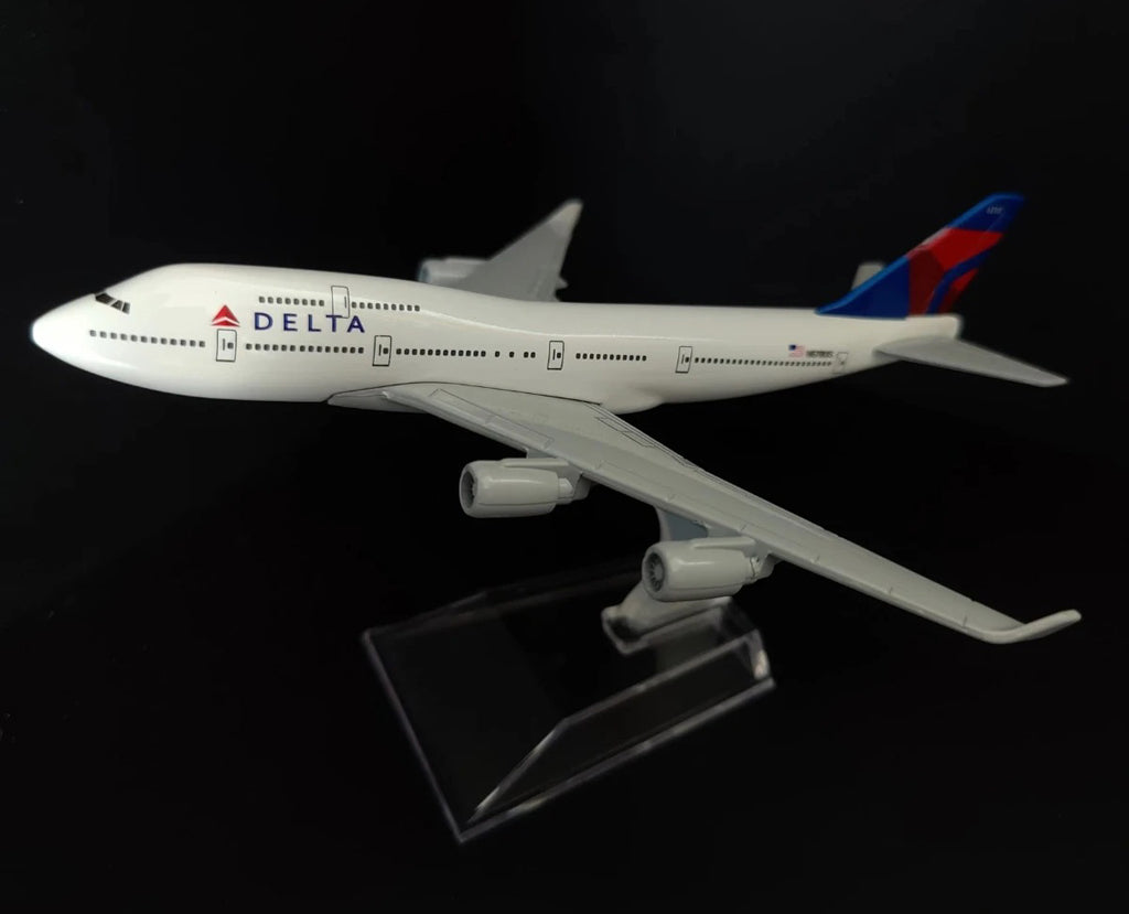 Delta Boeing 747 - Scale 1:400 (16 cm / 6.3 in)