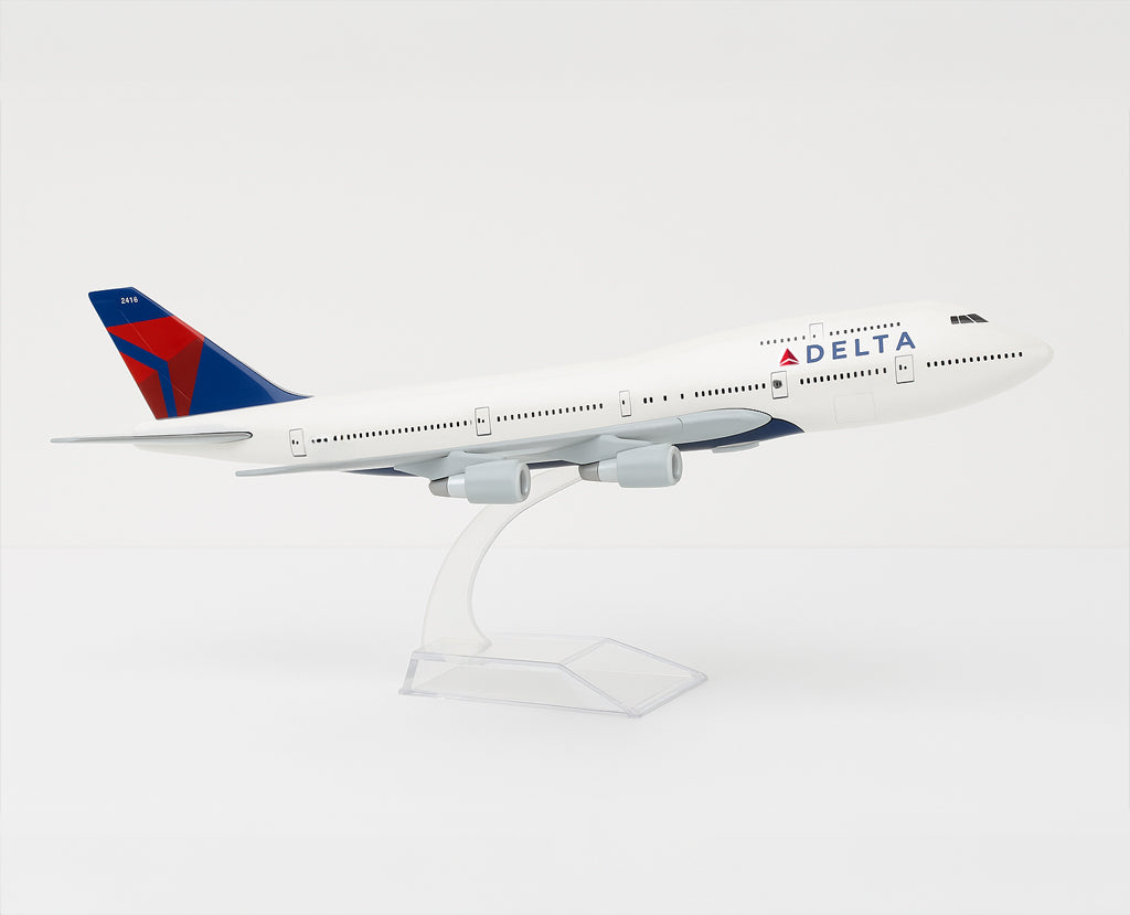 Delta Boeing 747 - Scale 1:400 (16 cm / 6.3 in)