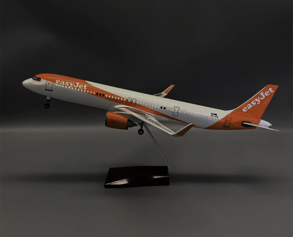 Easyjet Airbus A321neo with LED - Scale 1:100 (45 cm / 17.1 in)