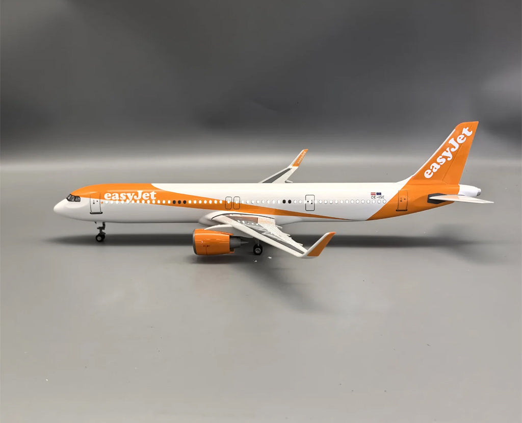 Easyjet Airbus A321neo with LED - Scale 1:100 (45 cm / 17.1 in)