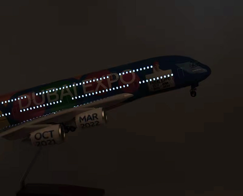 Emirates Dubai Expo 2022 Airbus A380 with LED - Scale 1:160 (47 cm / 18.5 in)