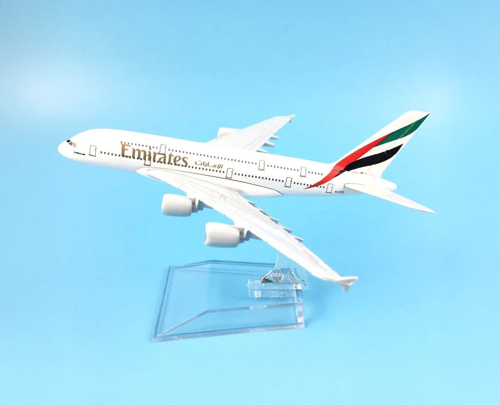 Emirates Airbus A380 - Scale 1:400 (16 cm / 6.3 in)