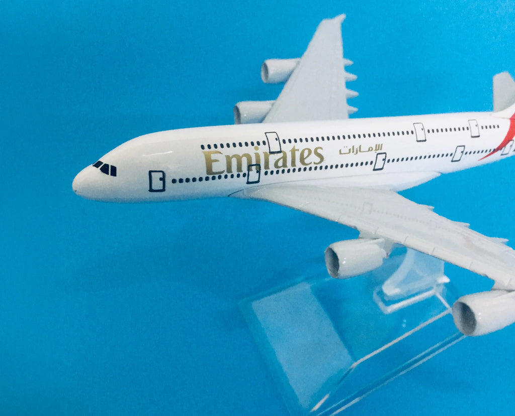 Emirates Airbus A380 - Scale 1:400 (16 cm / 6.3 in)
