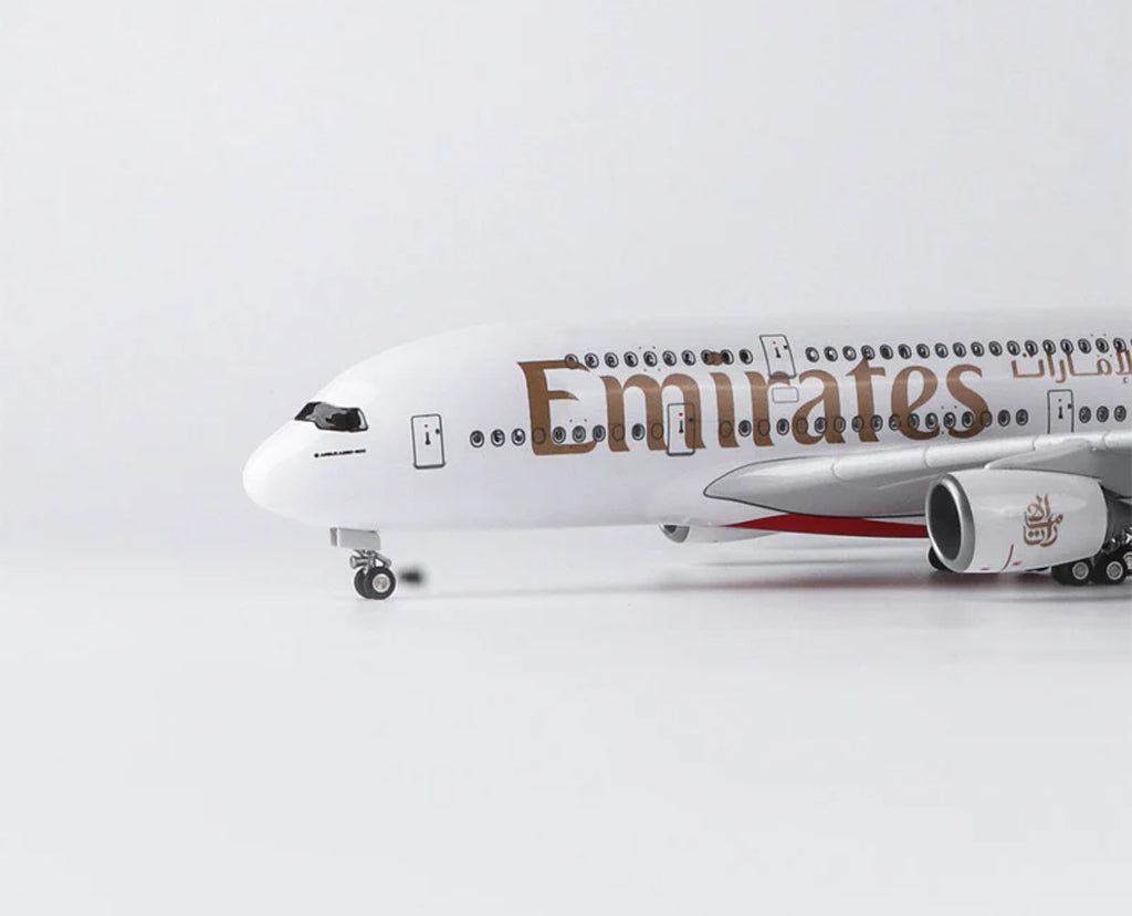 Emirates Airbus A380 – Scale 1:160 (46 cm / 18.5 in) - NEW FLAG