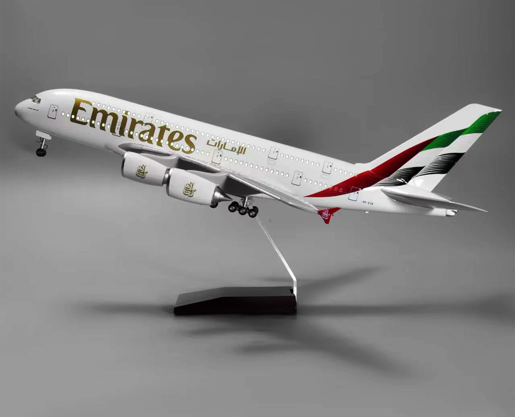 Emirates Airbus A380 – Scale 1:160 (46 cm / 18.5 in) - NEW FLAG