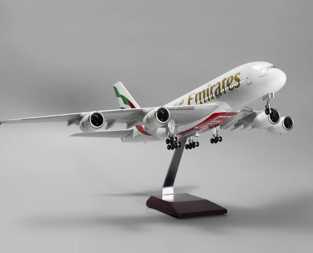 Emirates Airbus A380 – Scale 1:160 (46 cm / 18.5 in) - NEW FLAG