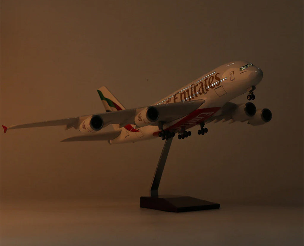 Emirates Airbus A380 – Scale 1:160 (46 cm / 18.5 in) - NEW FLAG