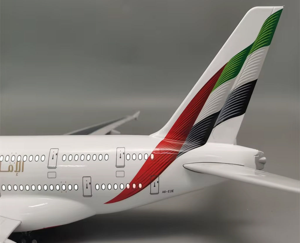Emirates Airbus A380 – Scale 1:160 (46 cm / 18.5 in) - NEW FLAG