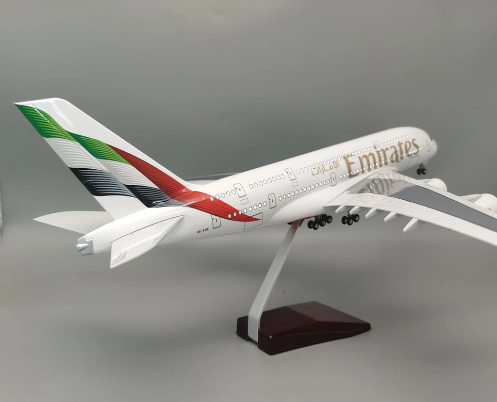 Emirates Airbus A380 – Scale 1:160 (46 cm / 18.5 in) - NEW FLAG