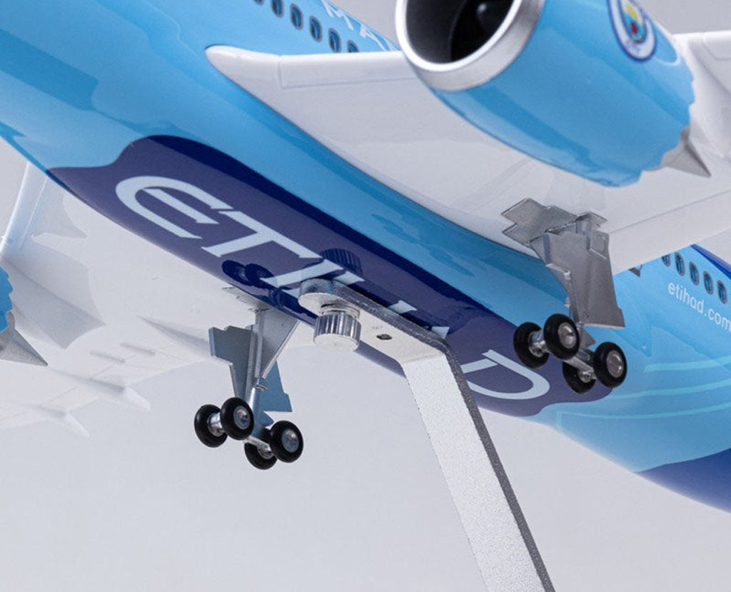 Etihad Boeing 787 Manchester City Livery – Scale 1:130 with LED (43 cm / 16.9in)