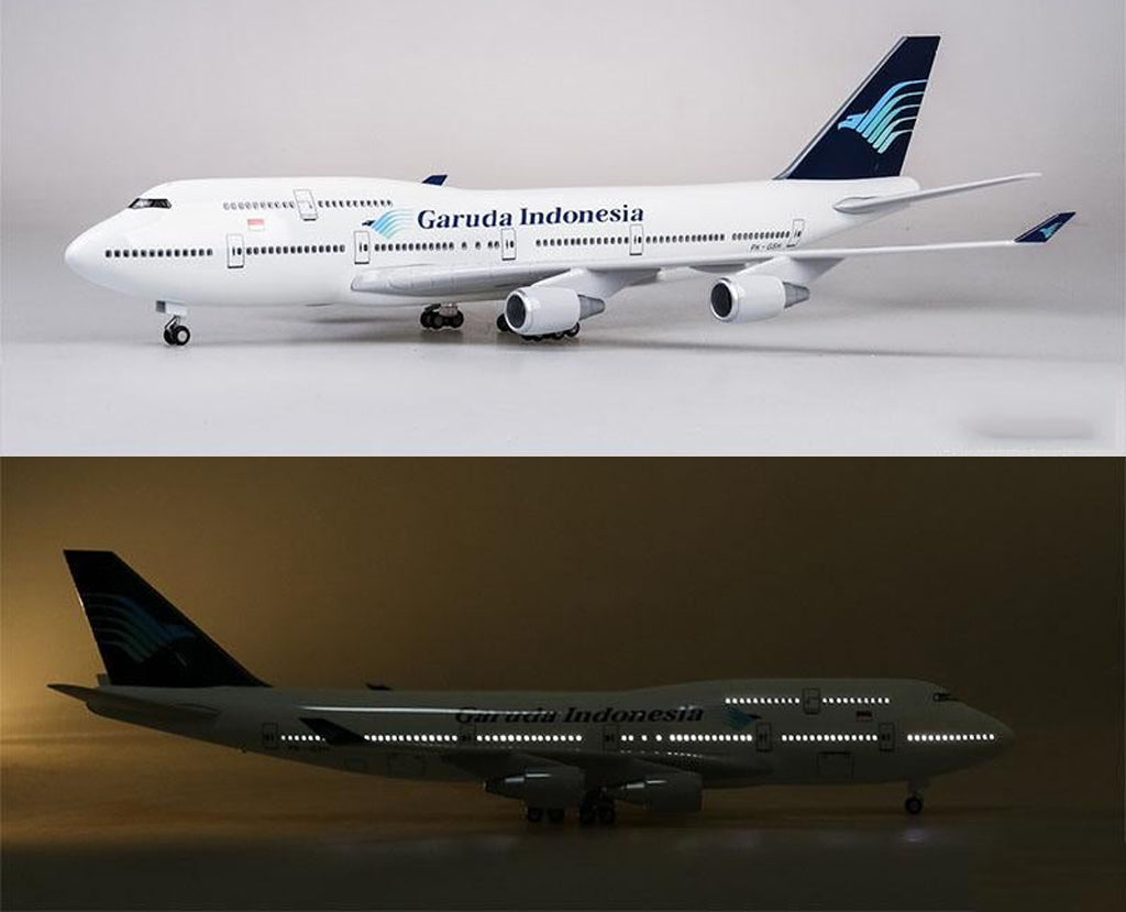 Garuda Indonesia Boeing 747 with LED - Scale 1:160 (47 cm / 18.5 in)