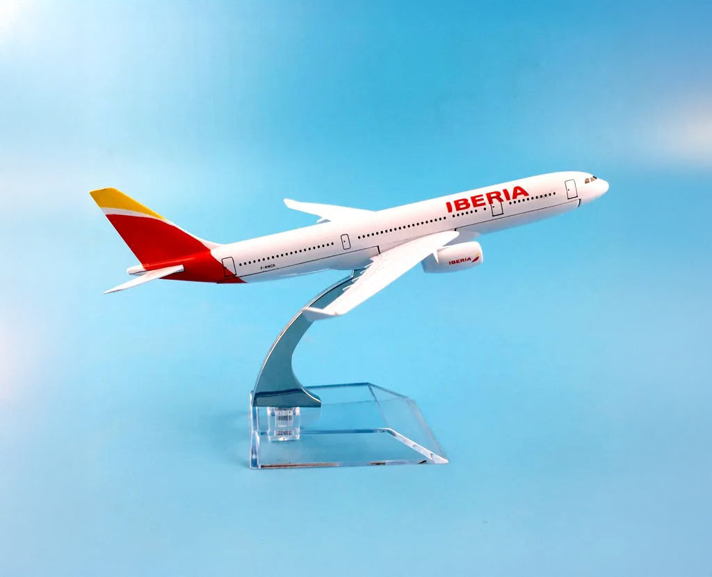 Iberia Airlines Airbus A330 - Scale 1:400 (16 cm / 6.3 in)
