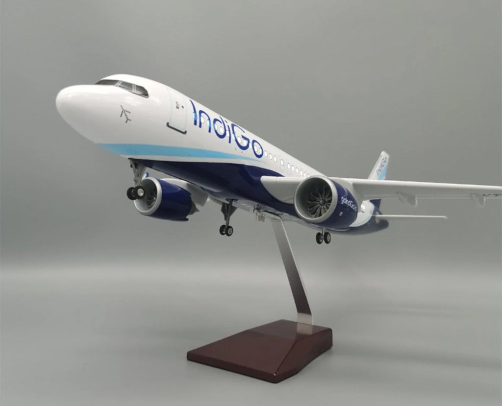 IndiGo Airbus A320 with LED - Scale 1:80 (47 cm / 18.5 in)