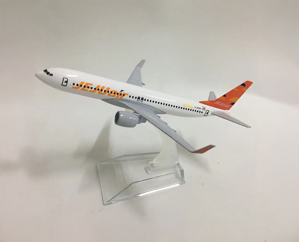 Jeju Air Boeing 737 - Scale 1:400 (16 cm / 6.3 in)
