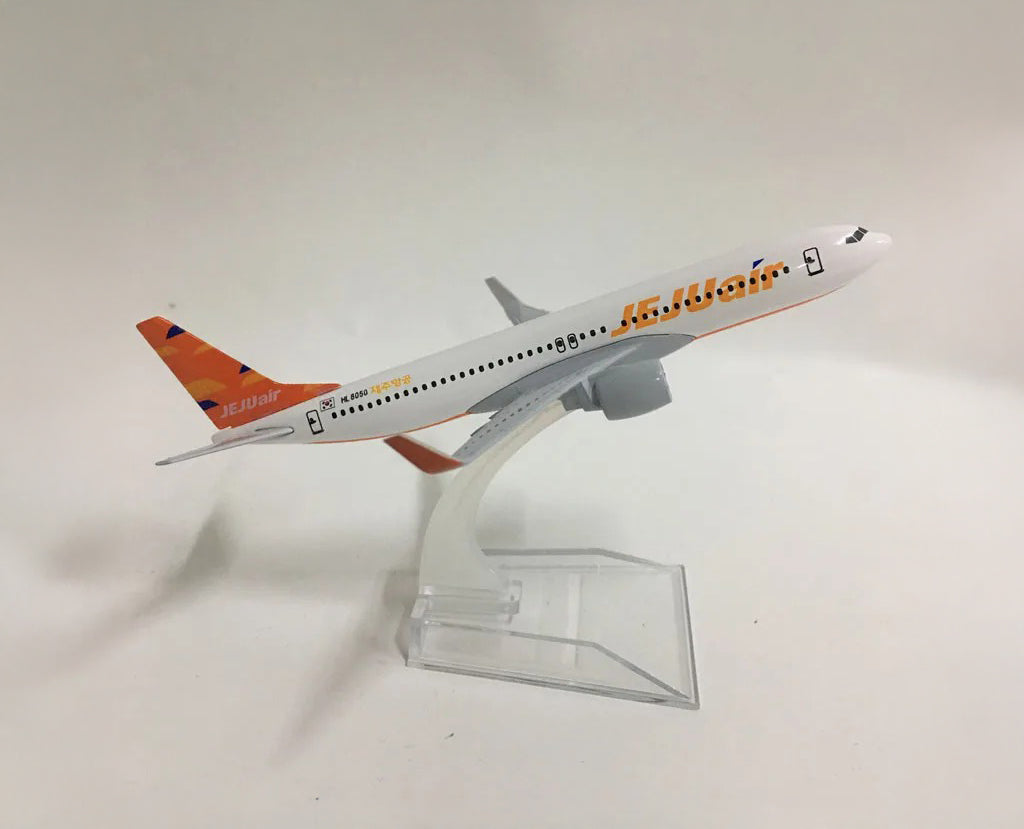 Jeju Air Boeing 737 - Scale 1:400 (16 cm / 6.3 in)