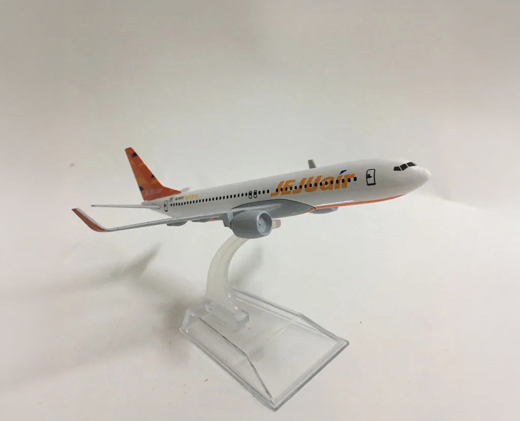 Jeju Air Boeing 737 - Scale 1:400 (16 cm / 6.3 in)