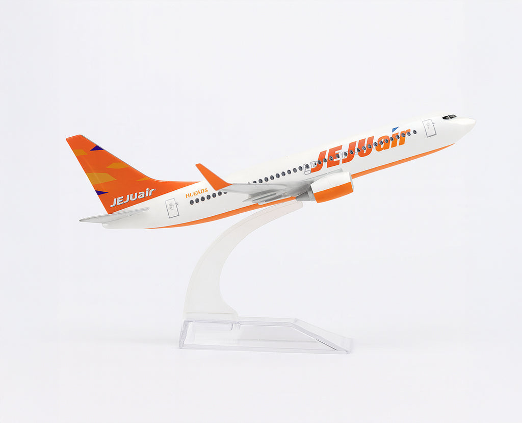 Jeju Air Boeing 737 - Scale 1:400 (16 cm / 6.3 in)